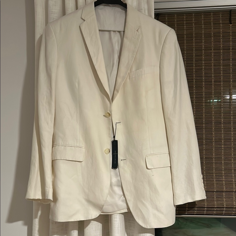 Cream Sport Coat with Notched Lapel and Lightweight Fabric